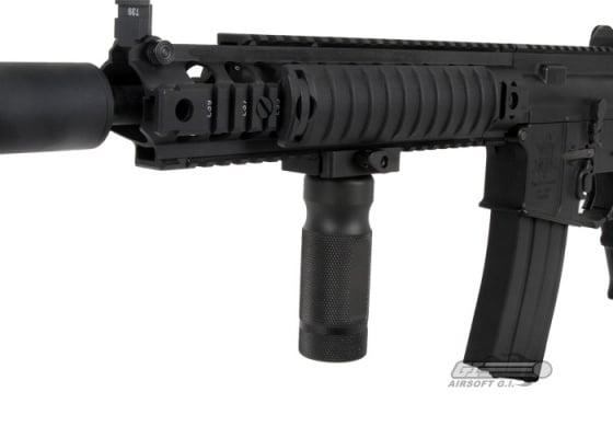 AIM Sports Heavy Duty Metal Tactical Vertical ForeGrip ( Short ) AIM Sports Heavy Duty Metal Tactical Vertical ForeGrip ( Short )