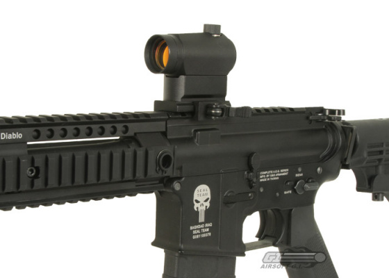 AMP Compact Combat Red Dot Sight ( QD Riser Mount ) AMP Compact Combat Red Dot Sight ( QD Riser Mount )