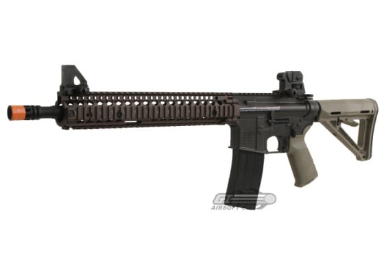 Airsoft GI Full Metal King Arms Daniel Defense Carbine V5 GBB Airsoft Rifle ( FDE )