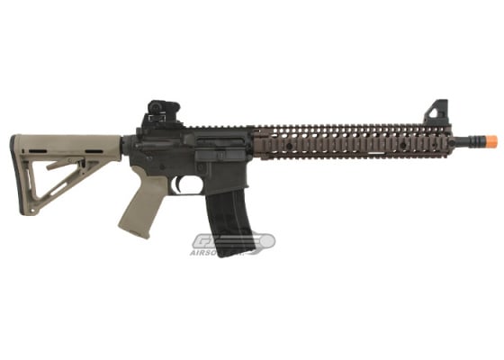 Airsoft GI Full Metal King Arms Daniel Defense Carbine V5 GBB Airsoft Rifle ( FDE )