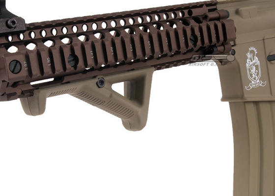 Magpul USA Angled Fore-Grip 2 ( Flat Dark Earth )